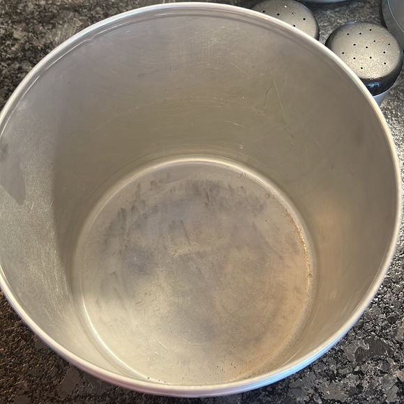 Vintage round canister set, Salt n pepper shakers & scoop in excellent condition - Picture 6 of 10